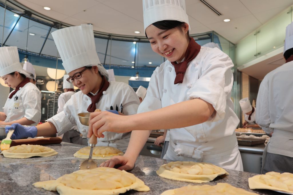 パティシエになるために専門学校に行く必要性 神戸国際調理製菓専門学校